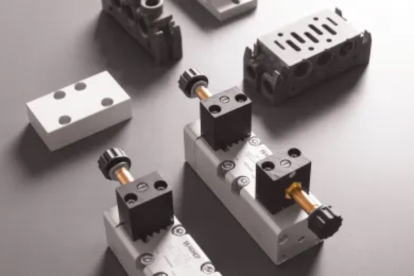 Aignep Distribuitoare electrice cu pilotaj solenoid seria 10V