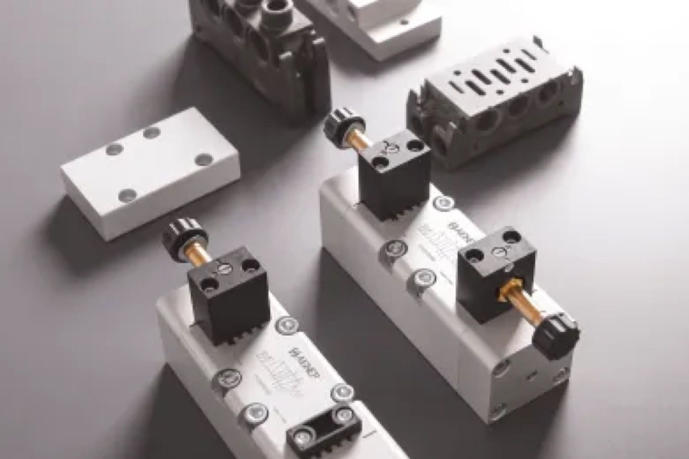 Aignep Distribuitoare electrice cu pilotaj solenoid seria 11V